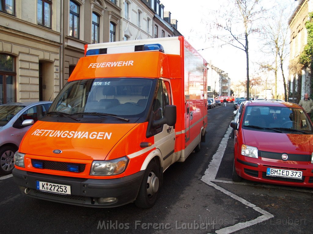 Einsatz Feuerwehr SEK Polizei Koeln Nippes Merheimerstr P002.JPG